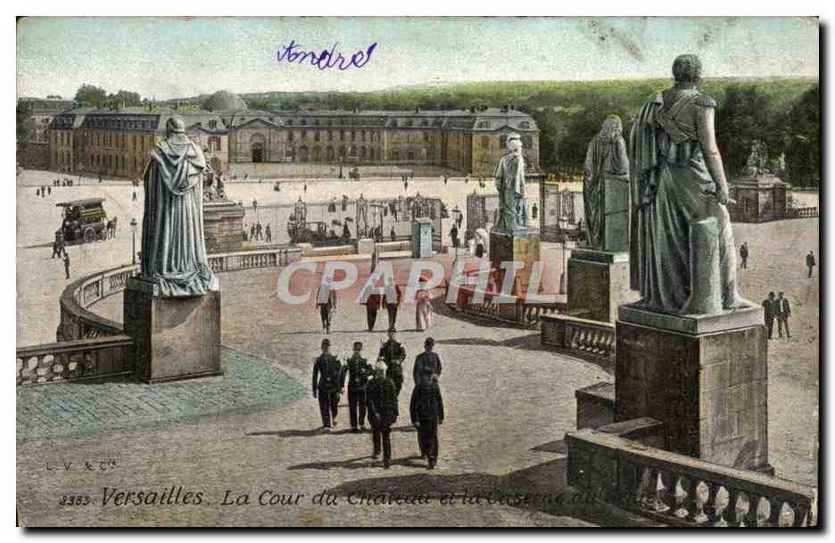 CPA Versailles La Cour Du Chateau et la caserne du genie 
