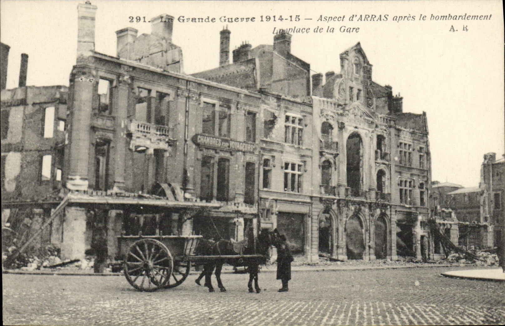 Arras — Aspect de la place de la Gare après le bombardement — A. R.