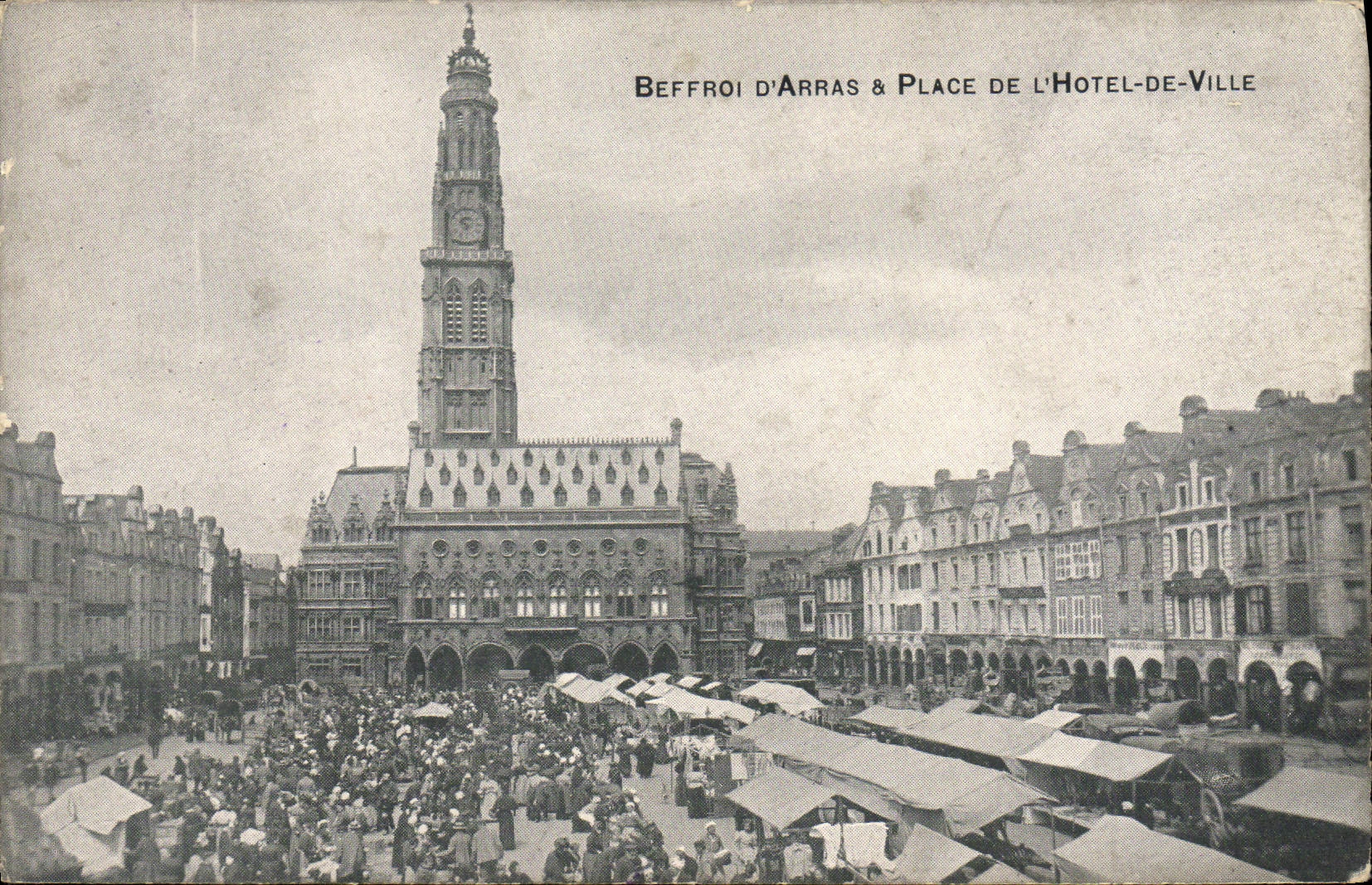 Beffroi d'Arras & Place de l'Hôtel-de-Ville — vue de marché — CPAPHIL