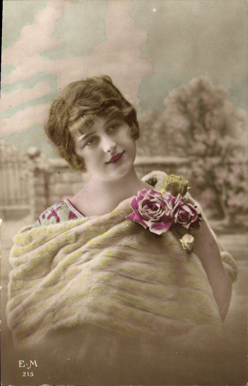 Jeune femme avec roses — E.J.M. 215