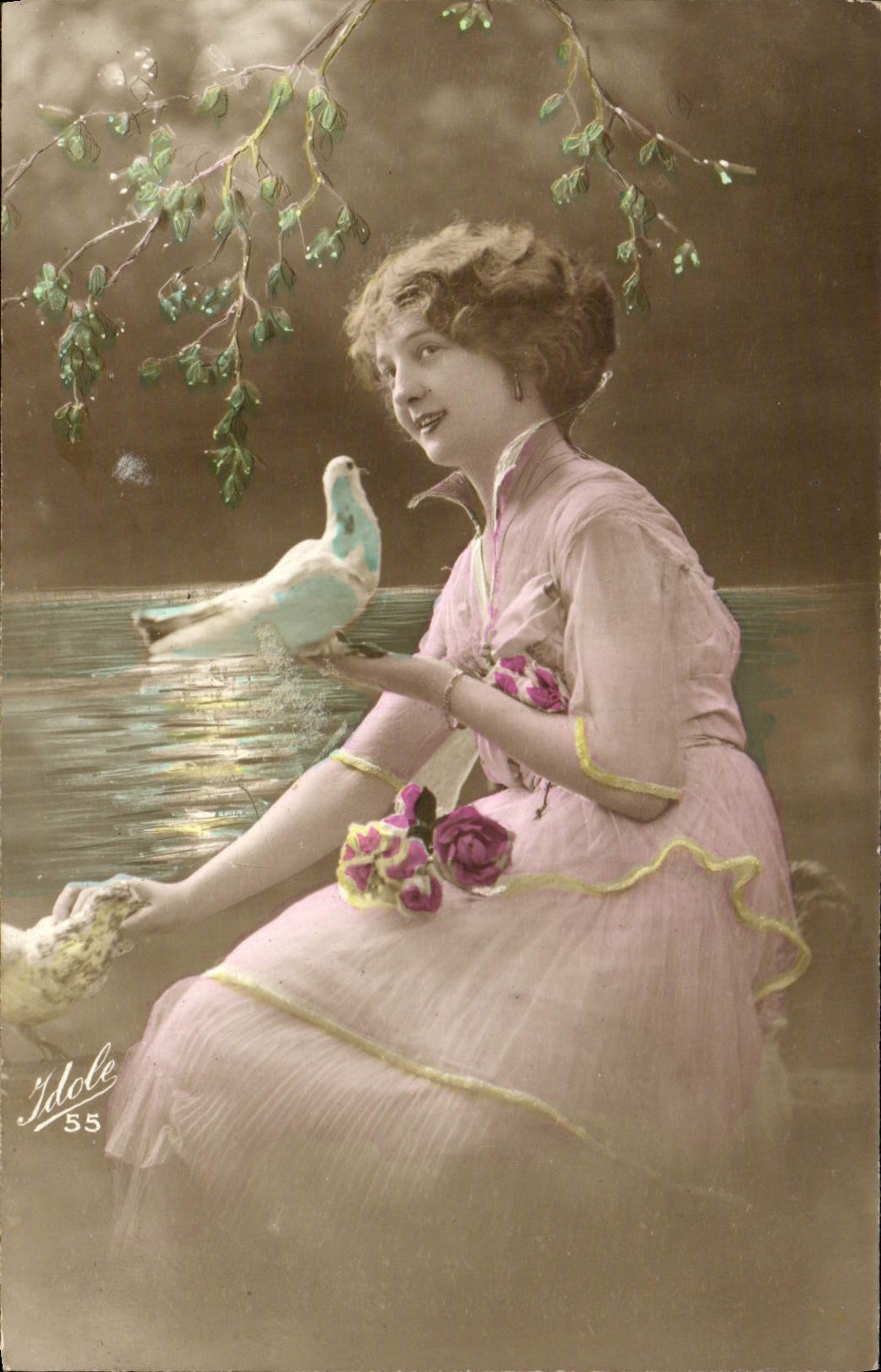 CPA Fantaisie Femme Colombe