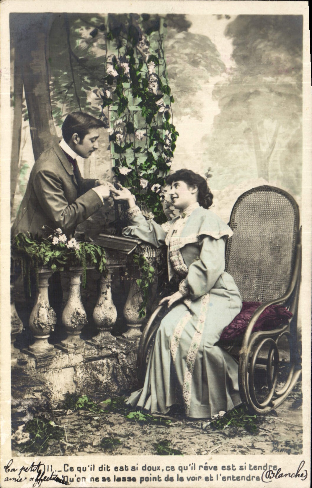 Un couple amoureux dans un jardin — Blanche — n°11