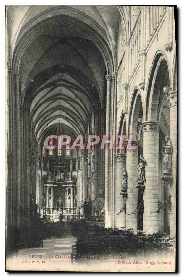 CPA Ypres La Cathedrale Saint Martin La nef