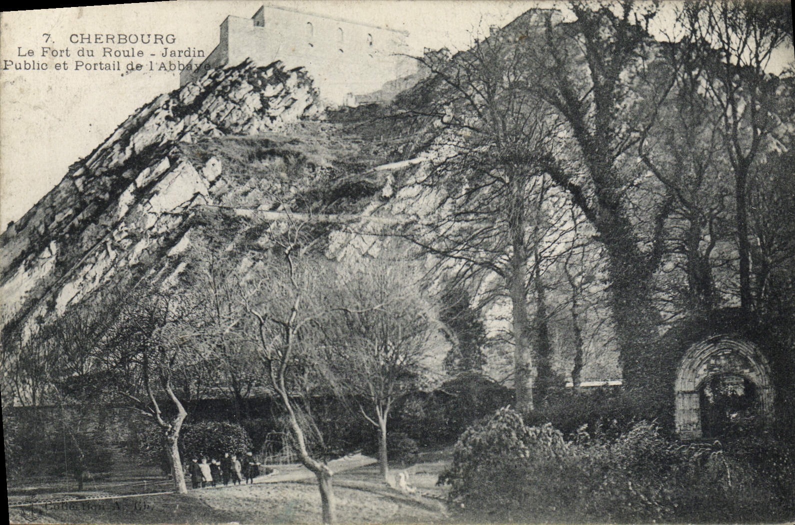 Cherbourg — Le Fort du Roule - Jardin Public et Portail de l'Abbaye — Éditeur C. P. B. N°7