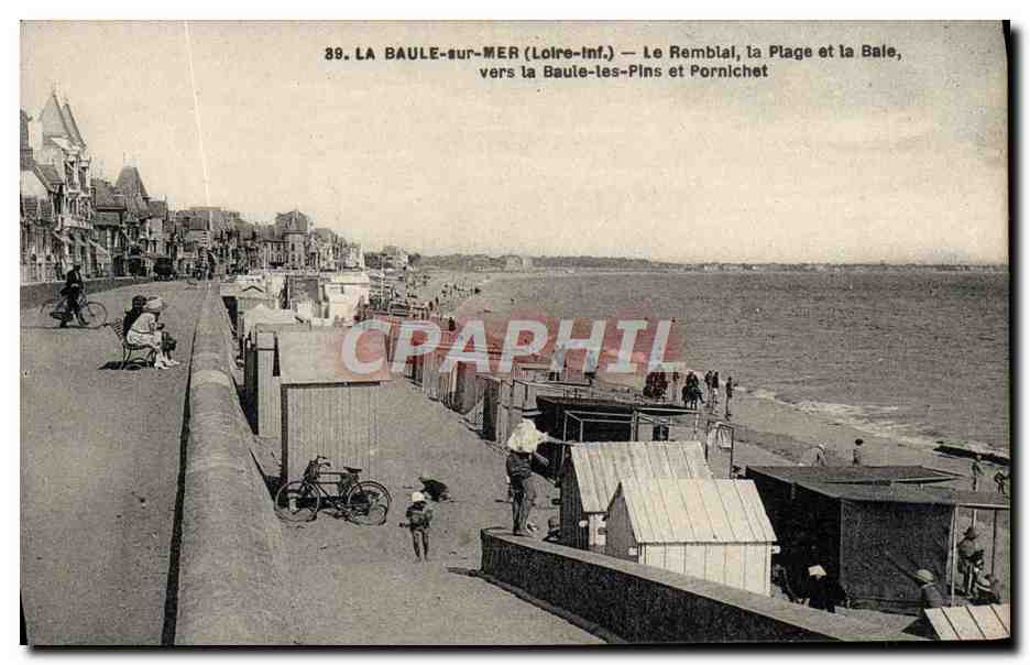 CPA La Baule Sur Mer Le Remblal La Plage et la Baie vers la Baule les pins et Pornichet