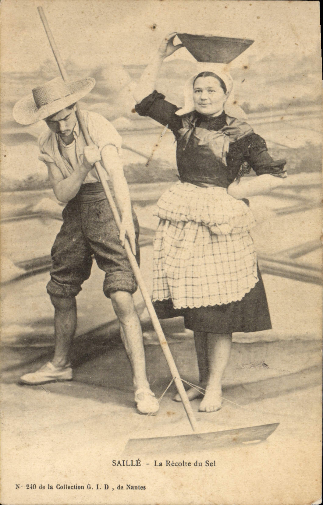 CPA Saille La Recolte du Sel Folklore 