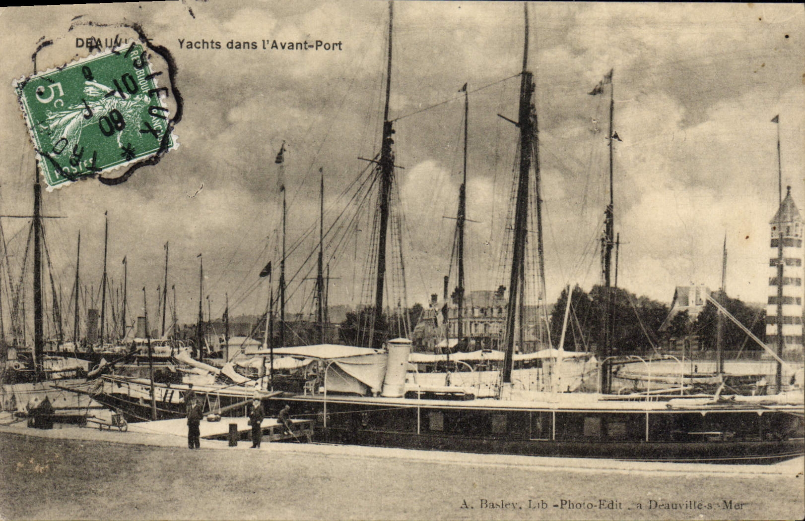 Yachts dans l'Avant-Port — Deauville-s-Mer — A. Baslev, Lib.-Photo-Edit, à Deauville-s-Mer