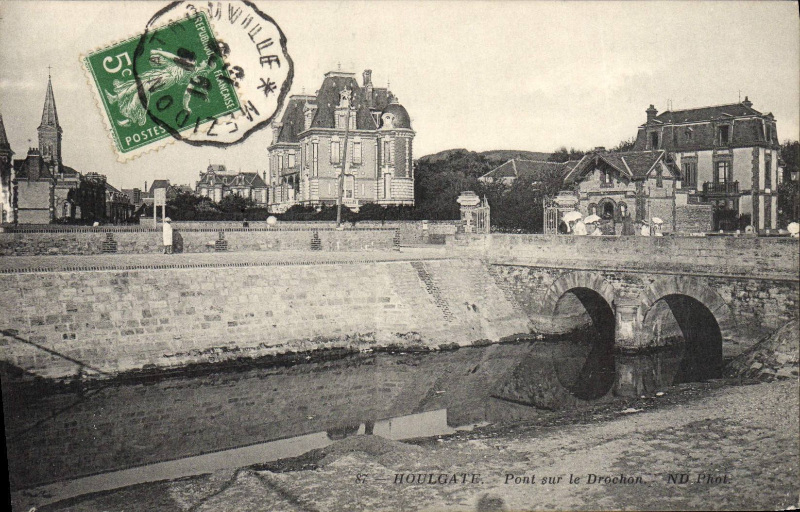 Houlgate — Pont sur le Drochon — ND Phot.