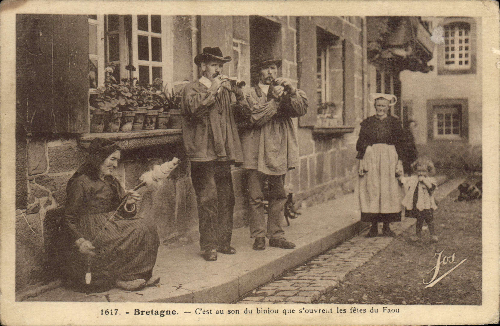 CPA Bretagne Folklore Biniou