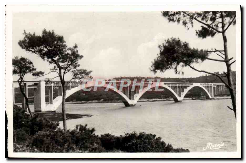 CPM De Brest a Plougastel Le beau pont moderne enjambe l'Elorn avec ses 3 arcs 