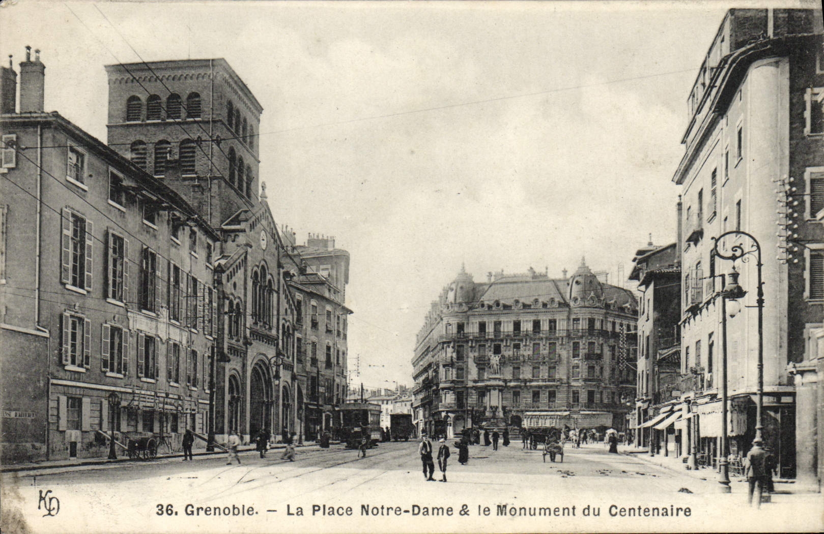 CPA Grenoble La Place Notre Dame et le monument du centenaire 