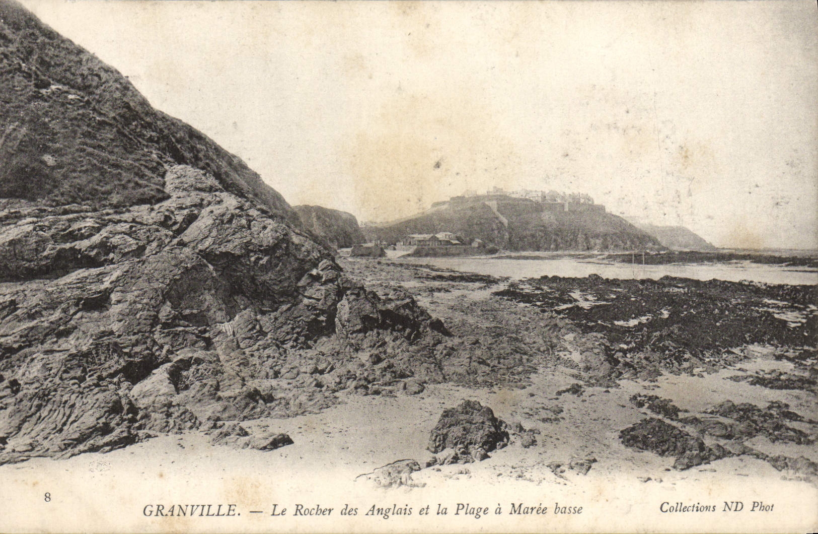 Granville — Le Rocher des Anglais et la Plage à Marée basse — Collections ND Phot
