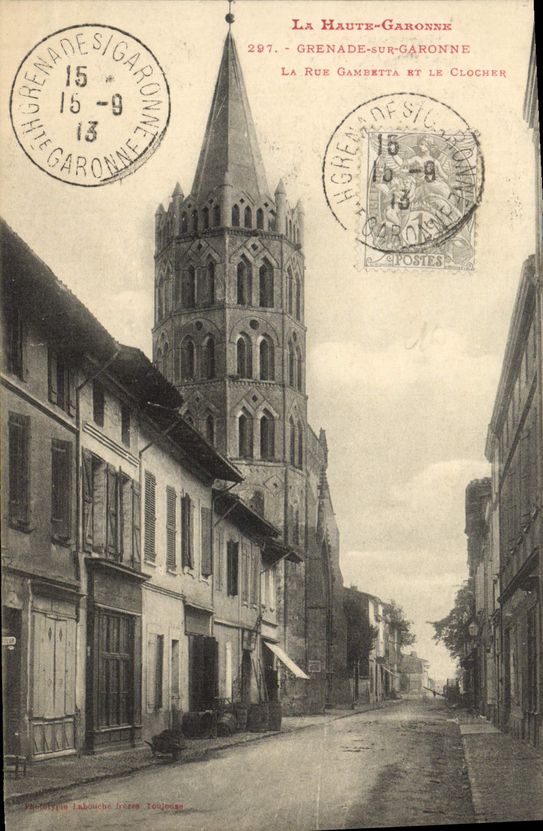 Grenade-sur-Garonne — La Rue Gambetta et le Clocher — Phototypie Labouche frères, Toulouse