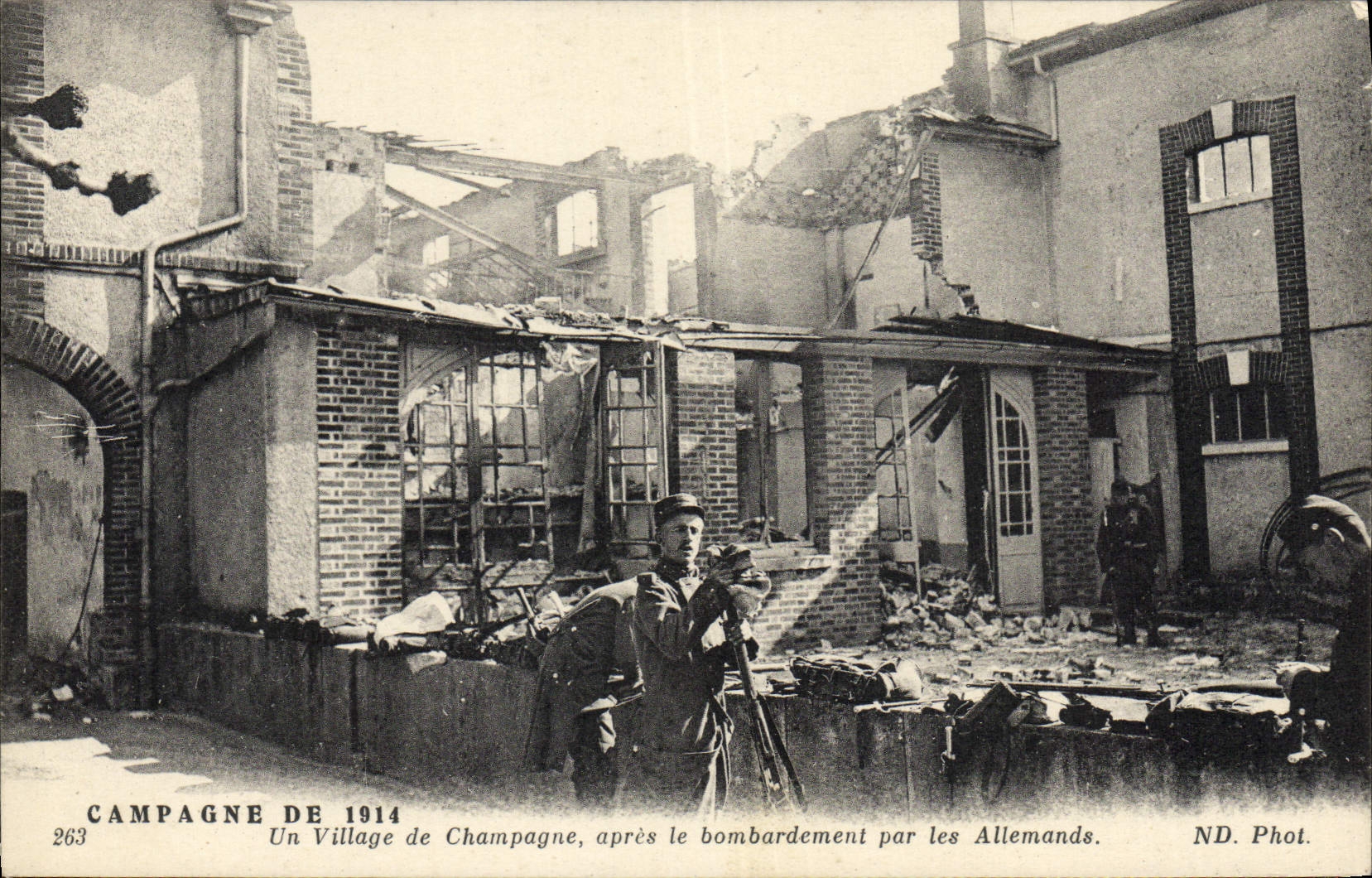 Pueblo de Champagne — después del bombardeo por parte de los alemanes — ND. Fot. n°263