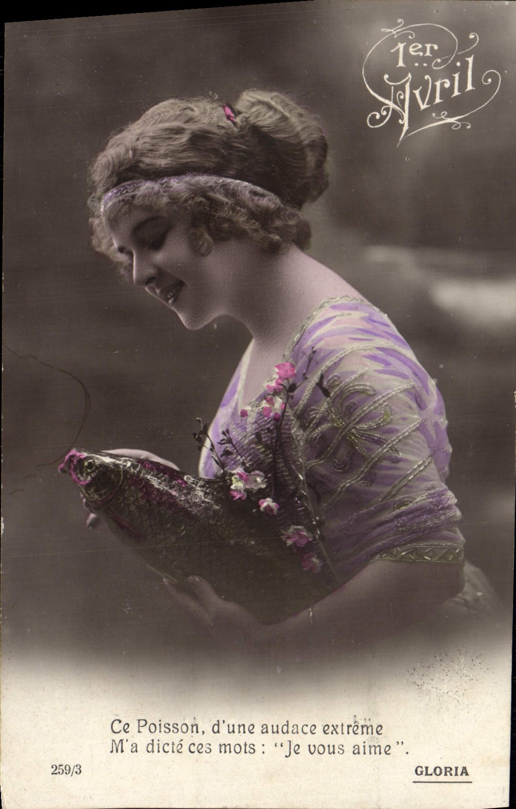 Femme tenant un poisson — jeu de mots pour le 1er avril — Gloria, n° 259/3