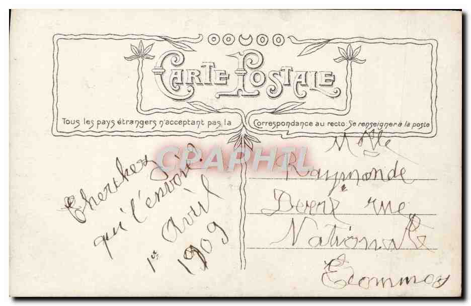 Jeune femme pêchant un poisson — ADJALEW Phot. — n° 1601 — Reverso