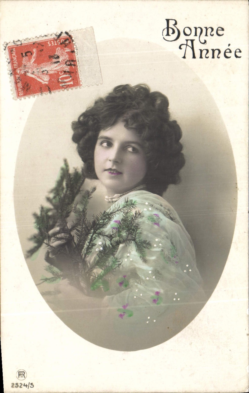 Jeune femme tenant un sapin — Bonne Année — Éditeur FRANCASA, n° 2524/5