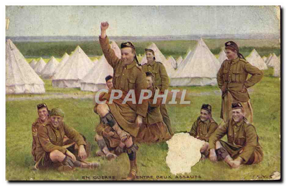 CPA En Guerre Entre Deux Assauts Militaria