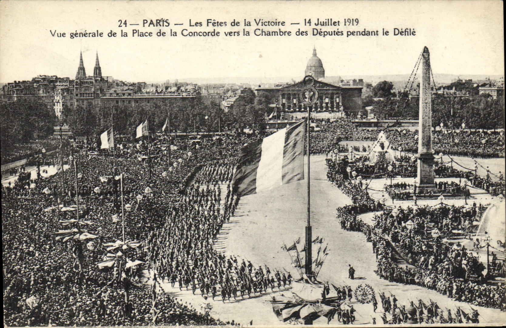 CPA Paris Les Fetes de la Victoire 14 juillet 1919 Vue generale de la place de la Concorde vers la Chambre des Deputes 