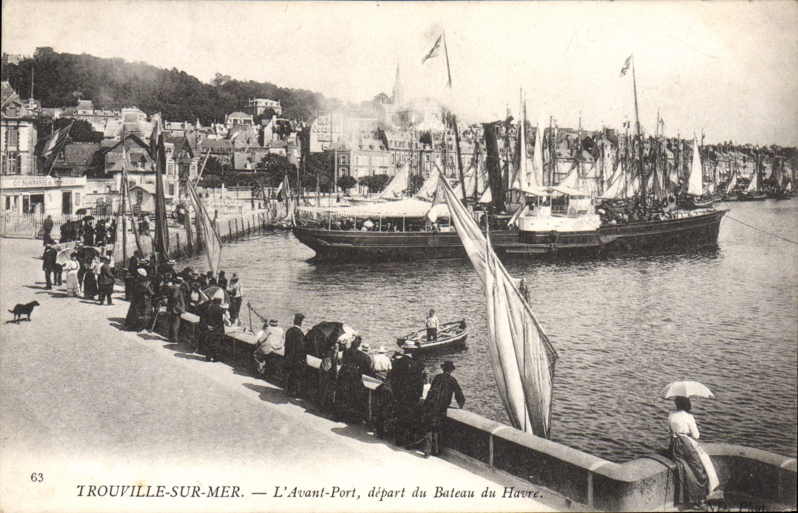 Trouville-sur-Mer — L'Avant-Port, départ du Bateau du Havre — N.P. Phot.