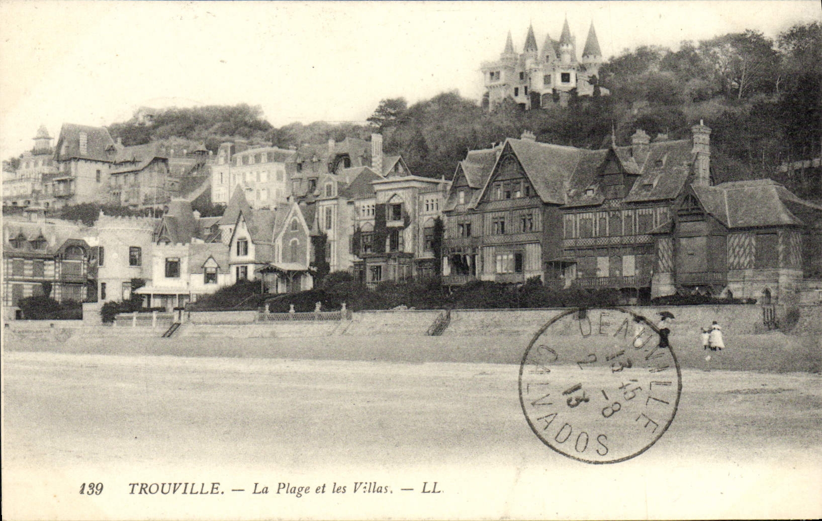 Trouville — La Plage et les Villas — LL. n°139