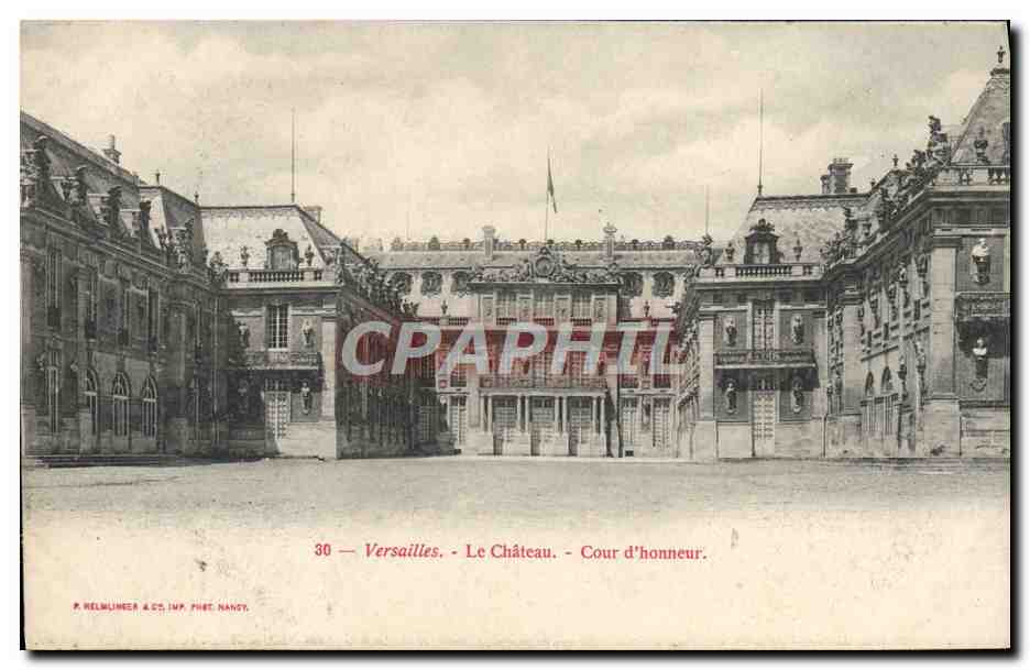 CPA Versailles Le chateau Cour d'honneur