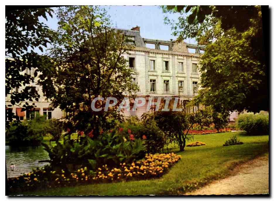 CPM Valenton Chateau Des Charmilles Le Mille Pattes