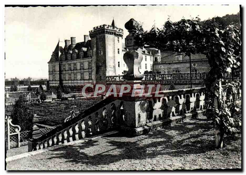 CPM Villandry Vue Sur Le Chateau Et Les Jardins