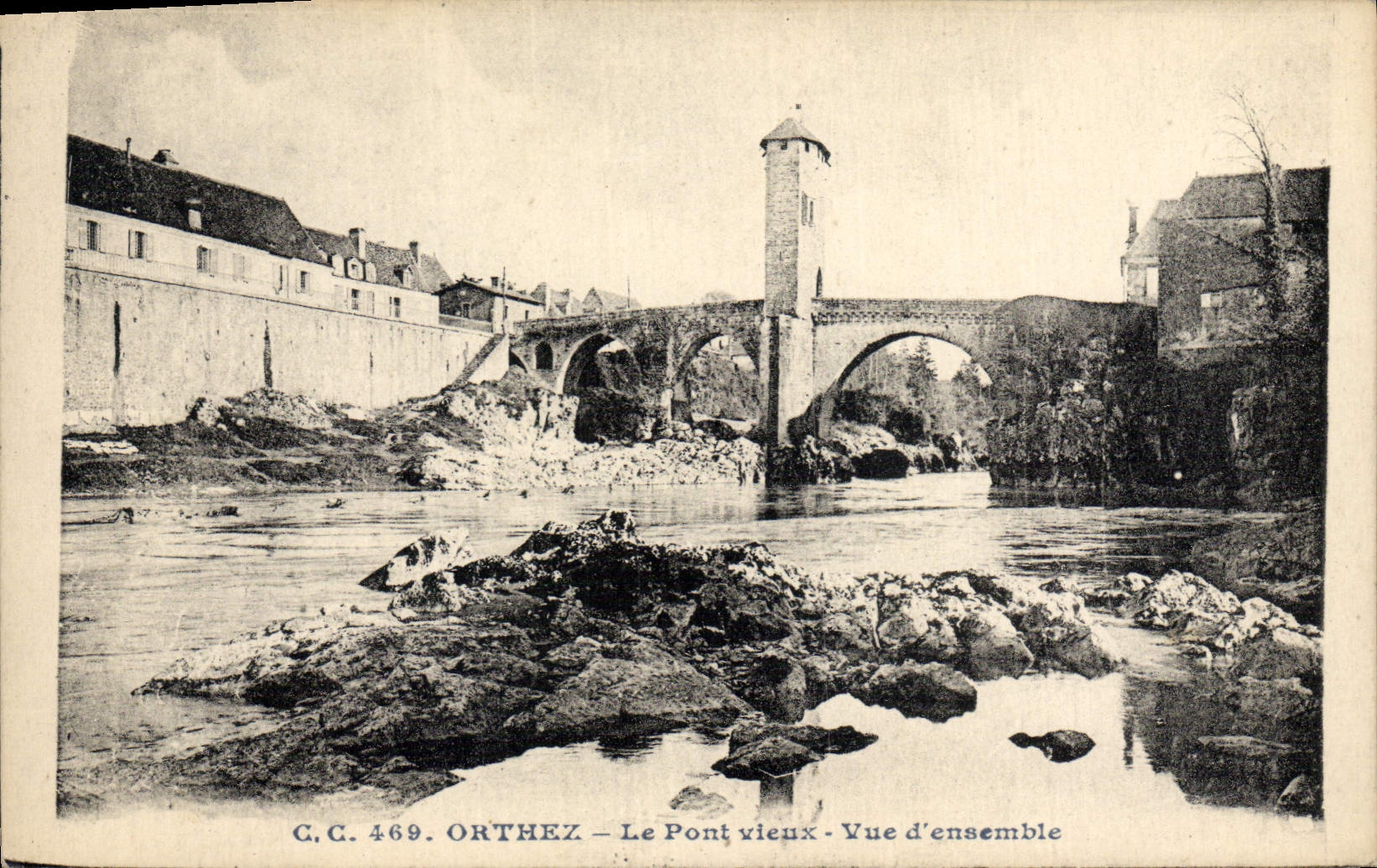 CPA Orthez Le Pont Vieux Vue D'Ensemble
