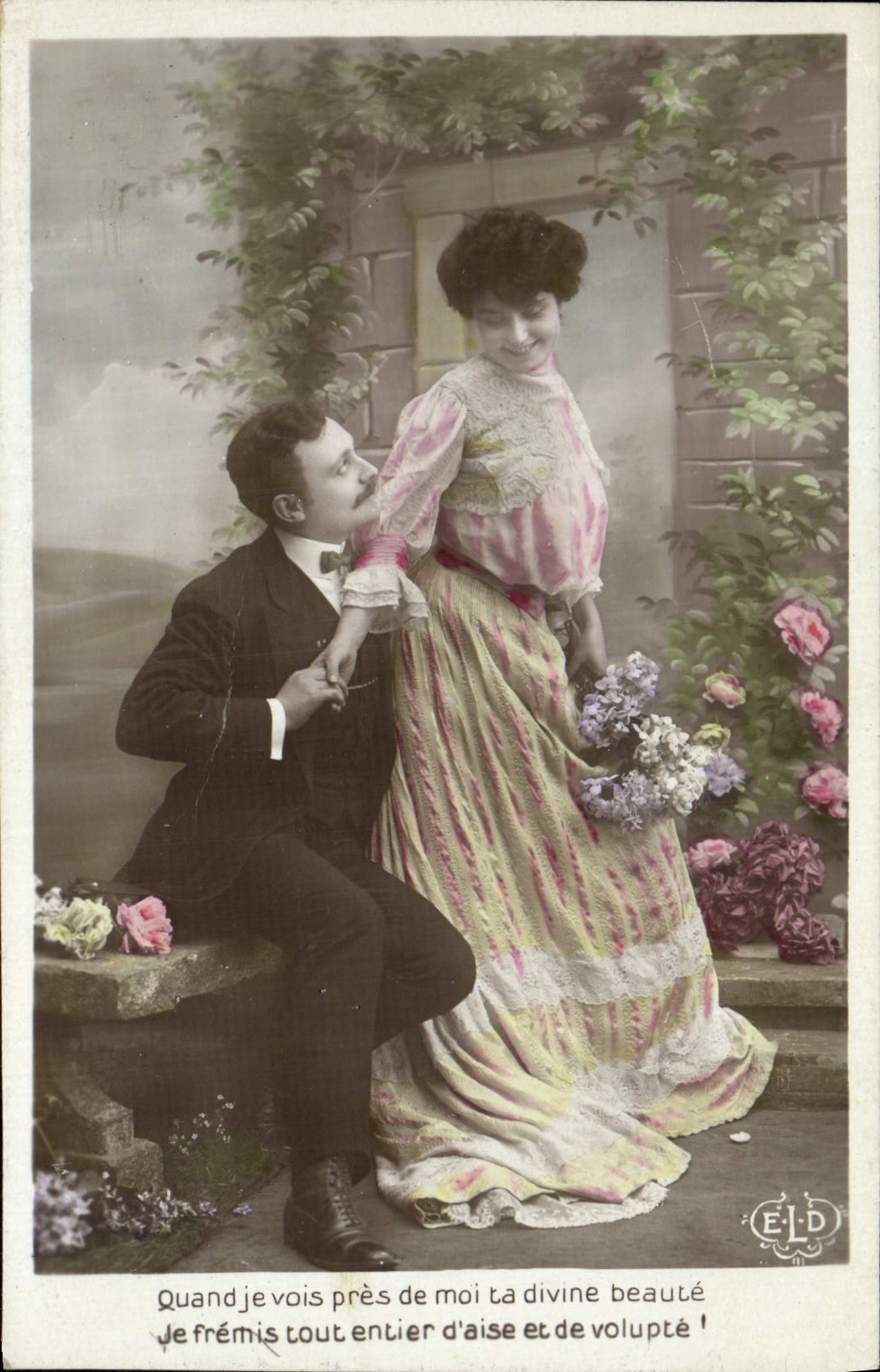 Couple amoureux — scène de jardin — ELD