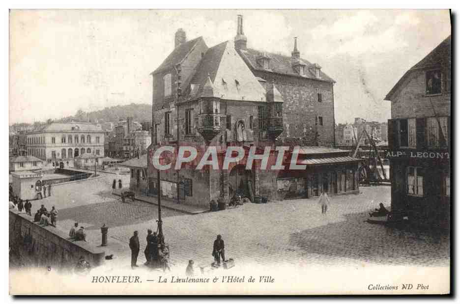 CPA Honfleur La Lieutenance et l'Hotel De Ville