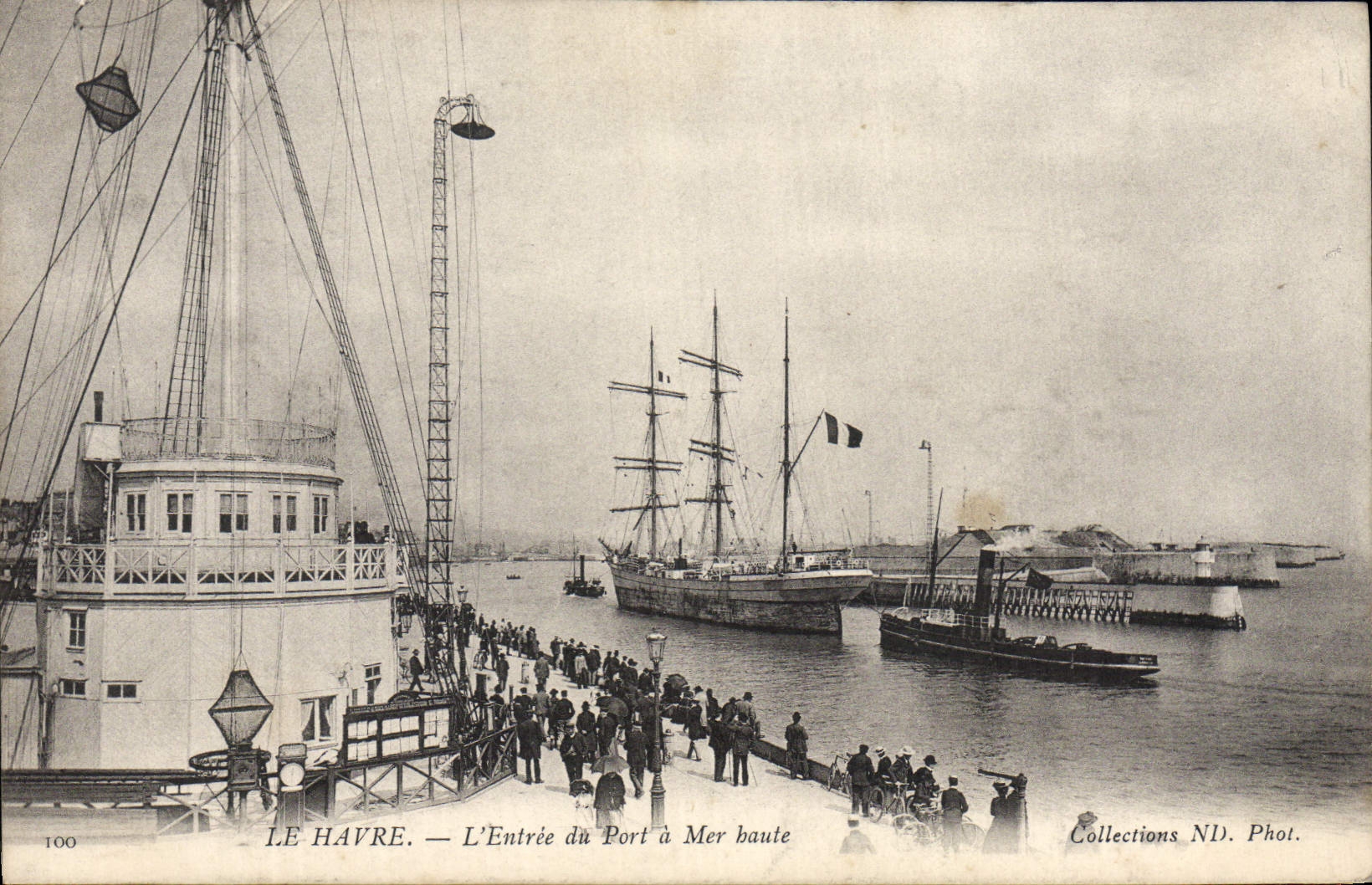 CPA Le Havre L'Entree Du Port A Mer Haute Bateaux