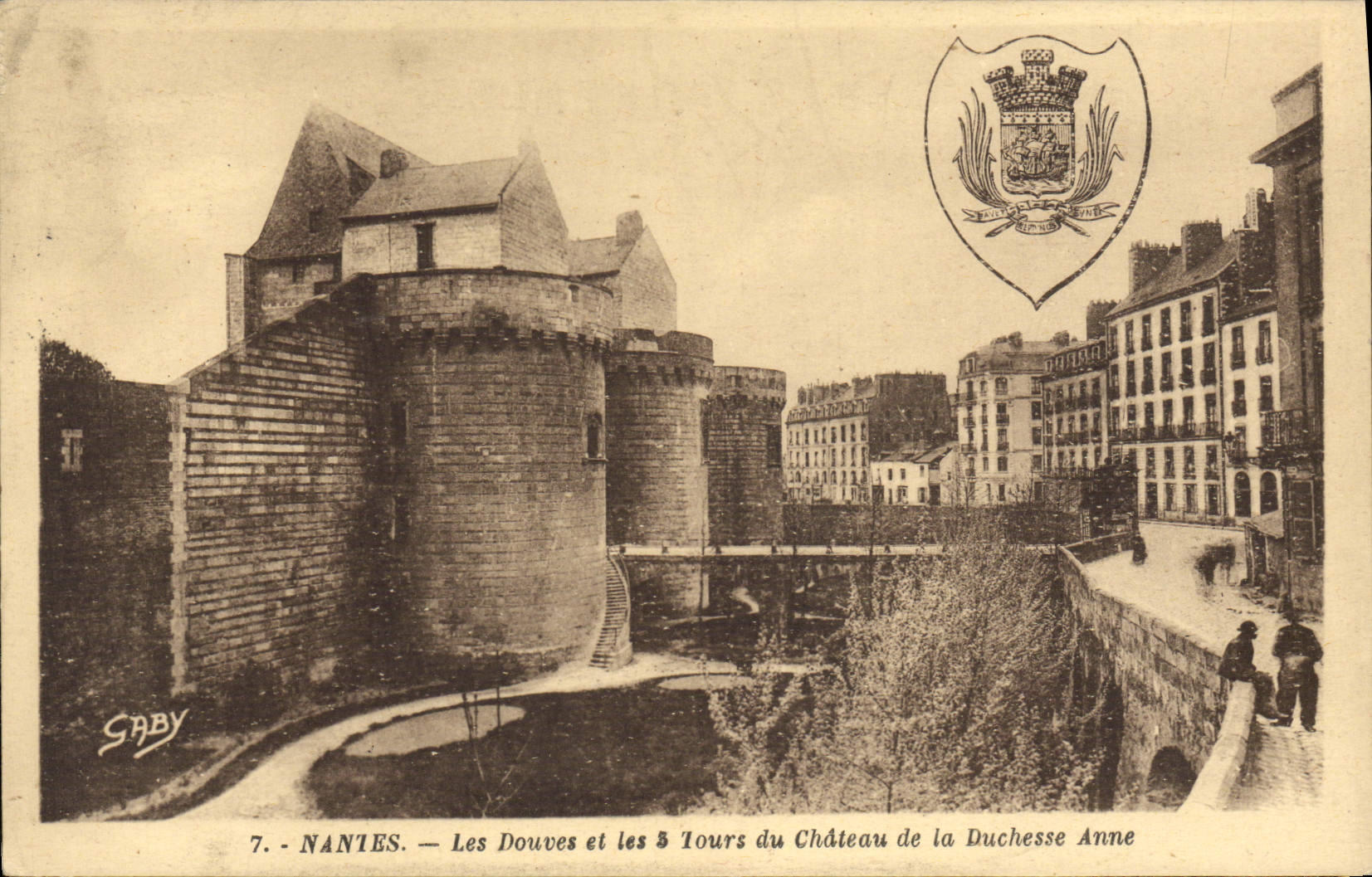 CPA Nantes Les Douves Et Les 3 tours du chateau de la Duchesse Anne