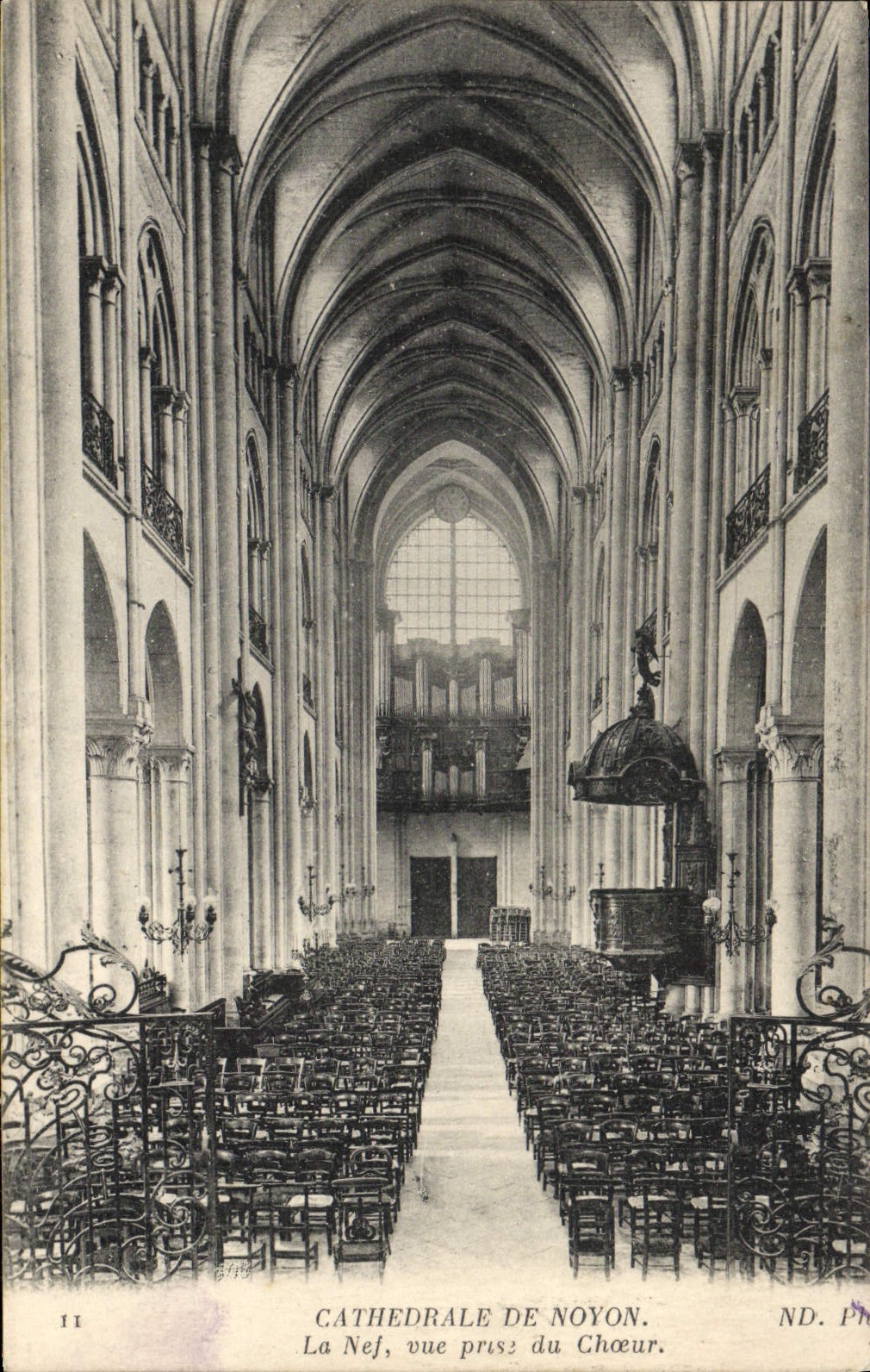 CPA Cathedrale De Noyon La nef vue prise du choeur Orgue