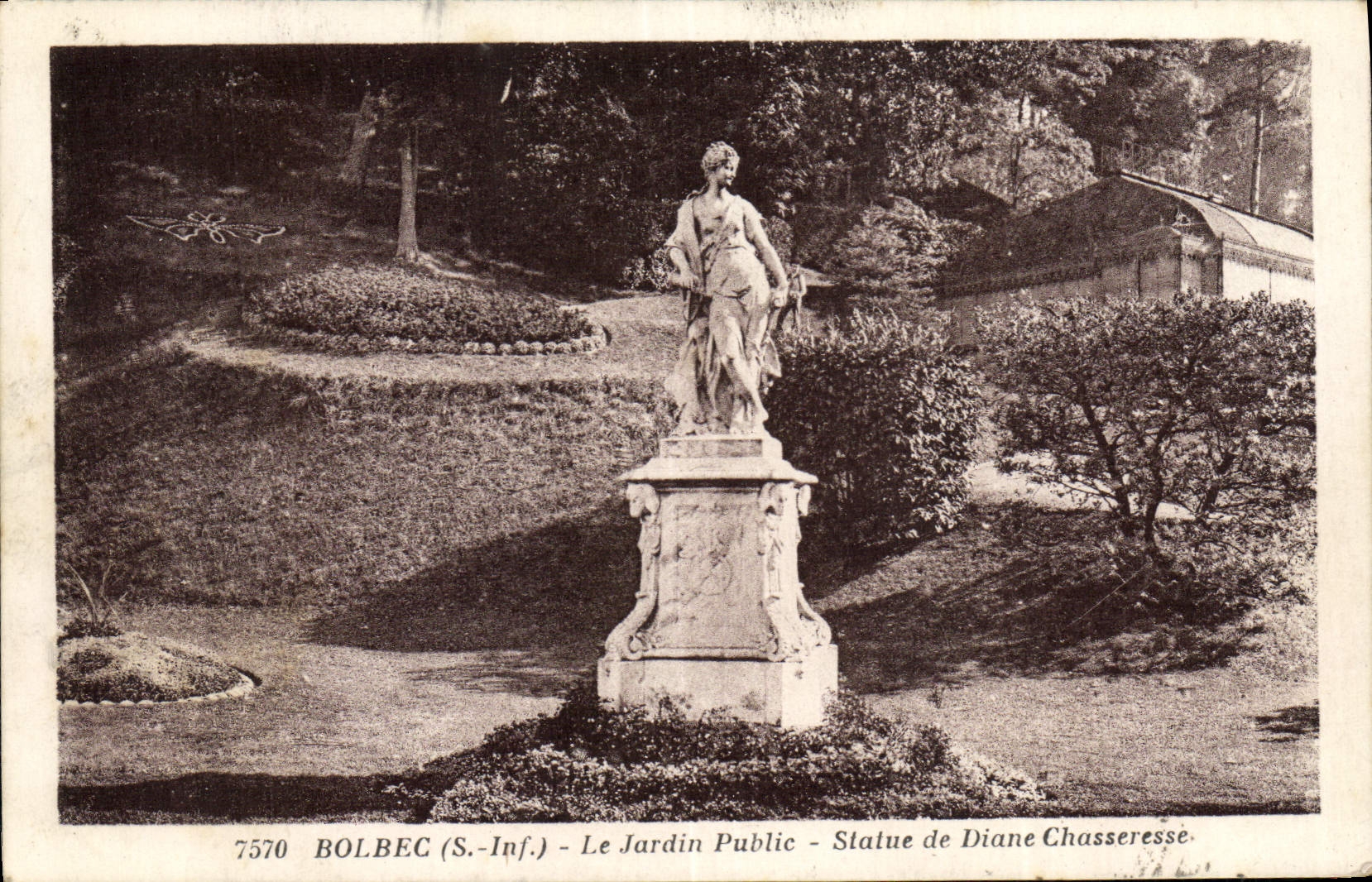 CPA Bolbec Le Jardin Public Statue de Diane Chasseresse