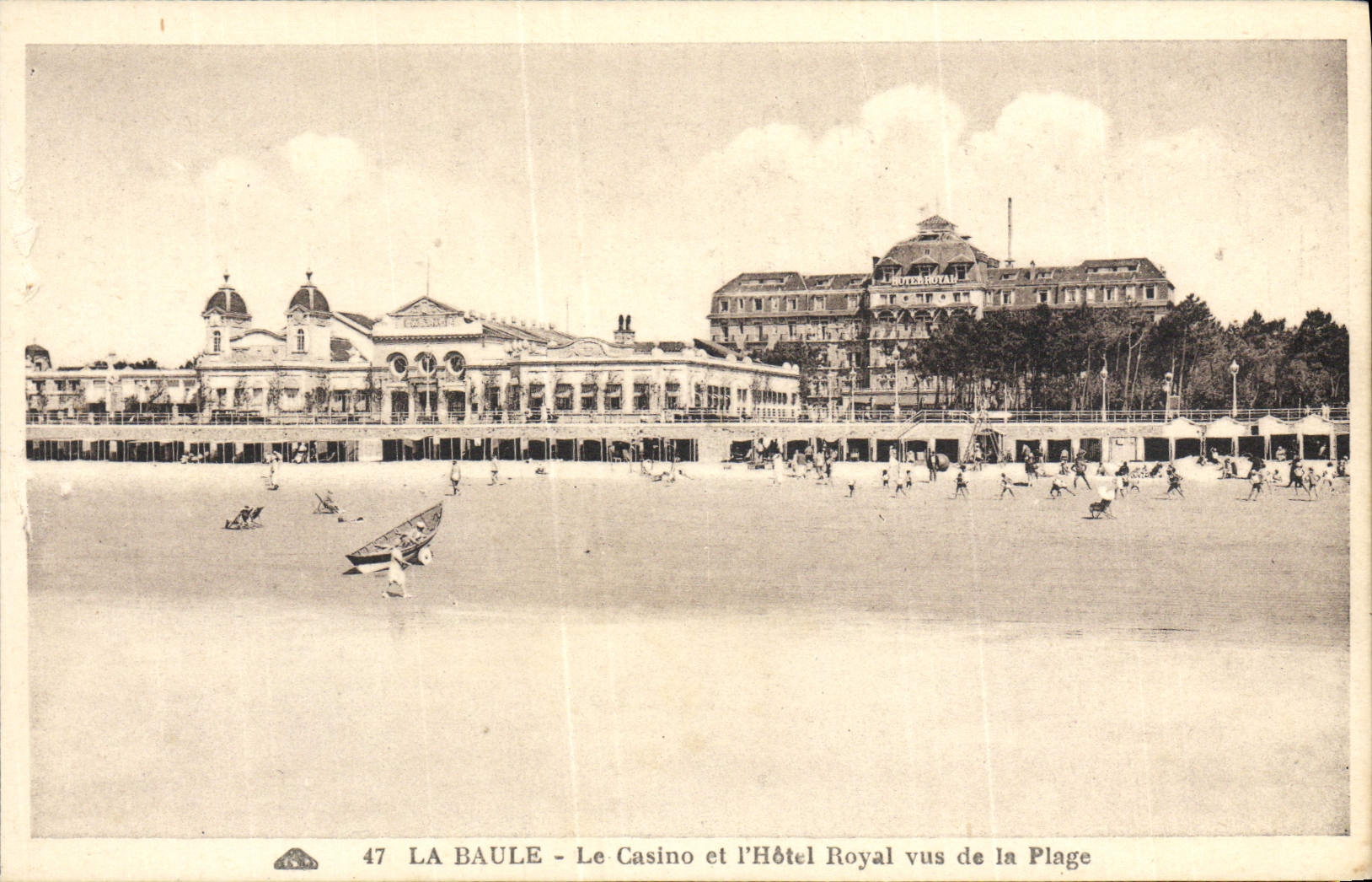 CPA La Baule Le Casino Et I'Hotel Royal Vus De La Plage