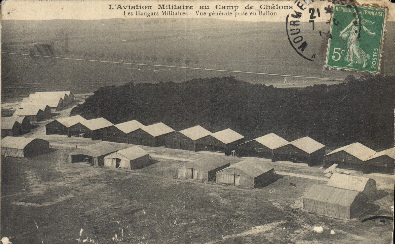 CPA L'Aviation Militaire Au Camp De Chalons Militaria Les hangars militaires Vue generale prise en ballon 