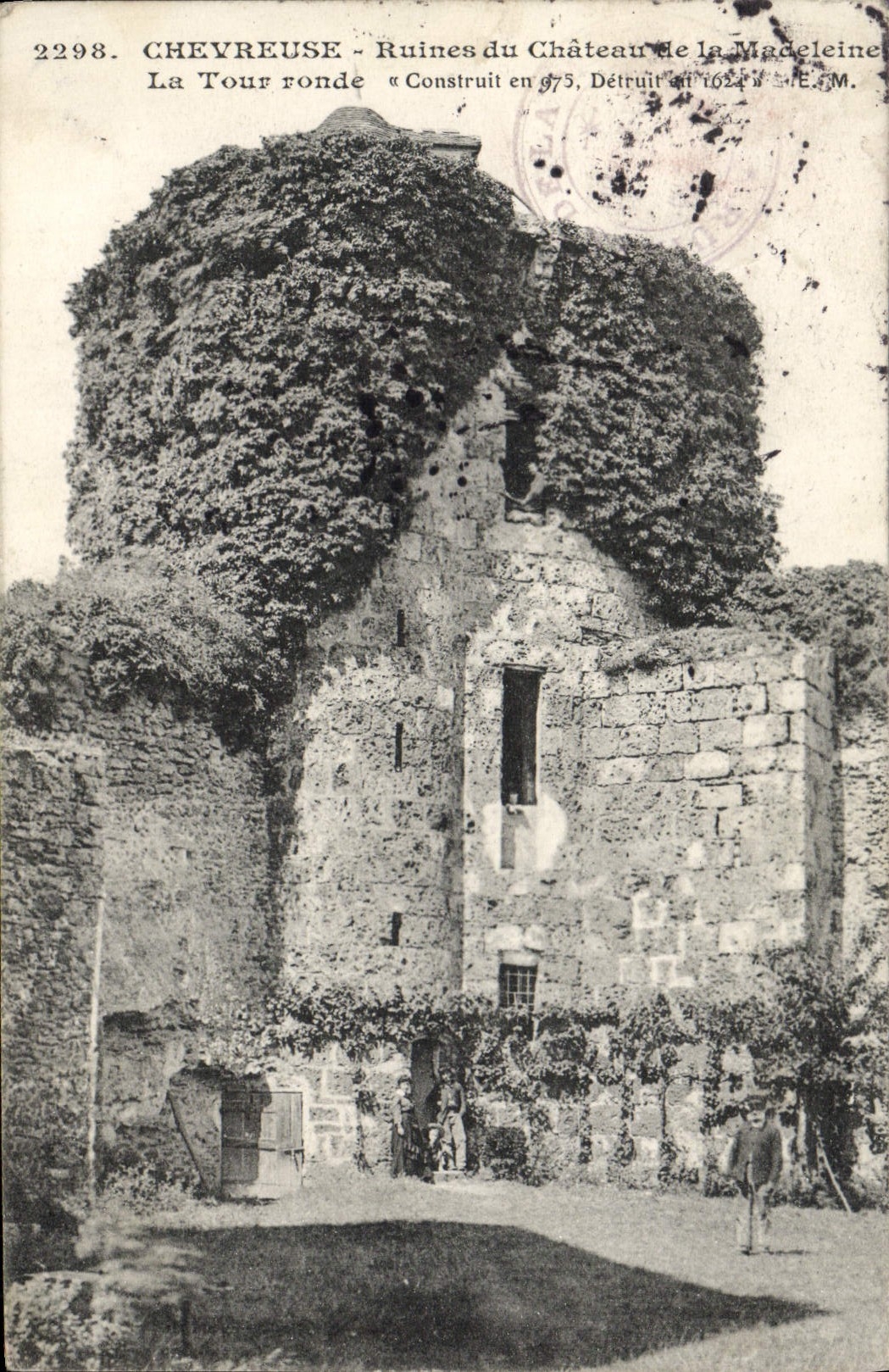 CPA Chevreuse Ruines Du Chateau de la Madeleine La tour ronde 