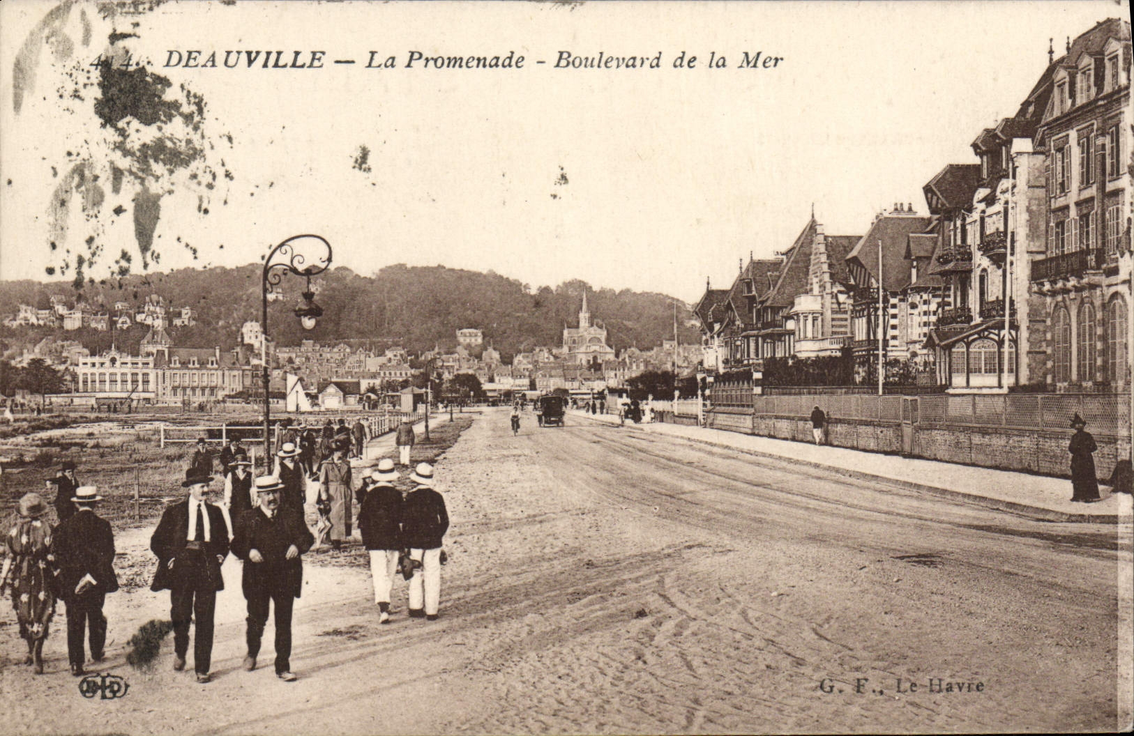 Deauville — La Promenade - Boulevard de la Mer — G. F. Le Havre
