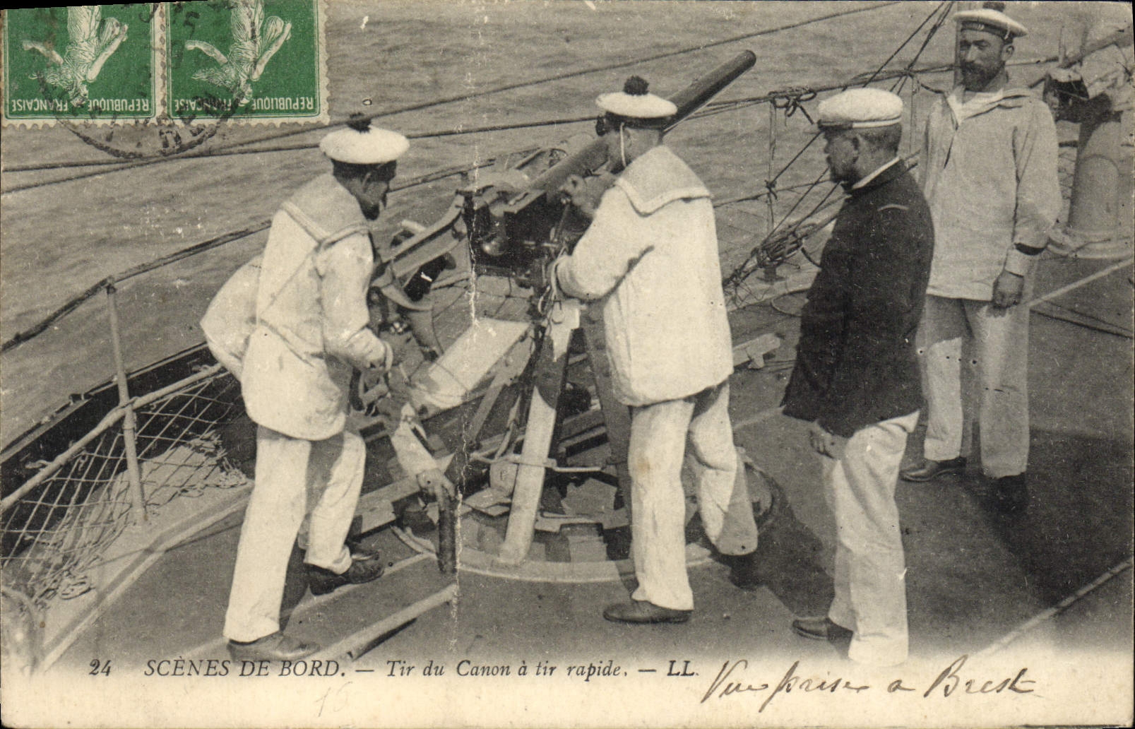 CPA Scenes De Bord Tir du Canon a tir Rapide Bateau