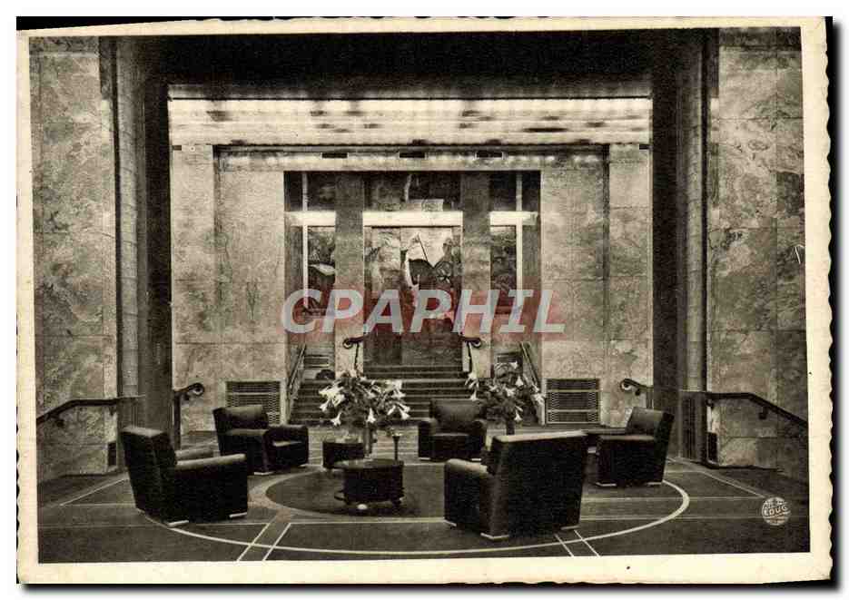 CPM Le Normandie Le hall d'embarquement Paquebot Bateau
