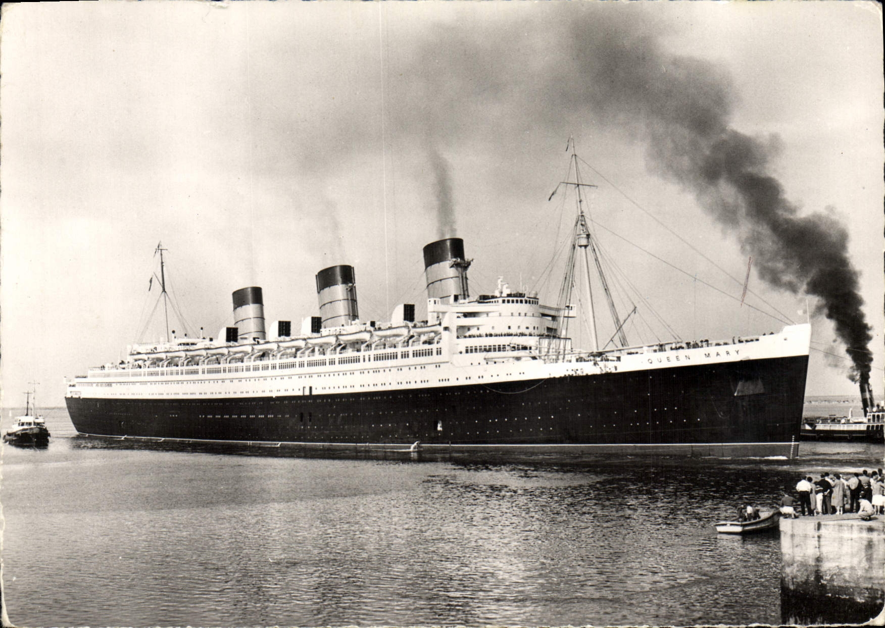 CPM Cherbourg Le paquebot Queen Mary Bateau