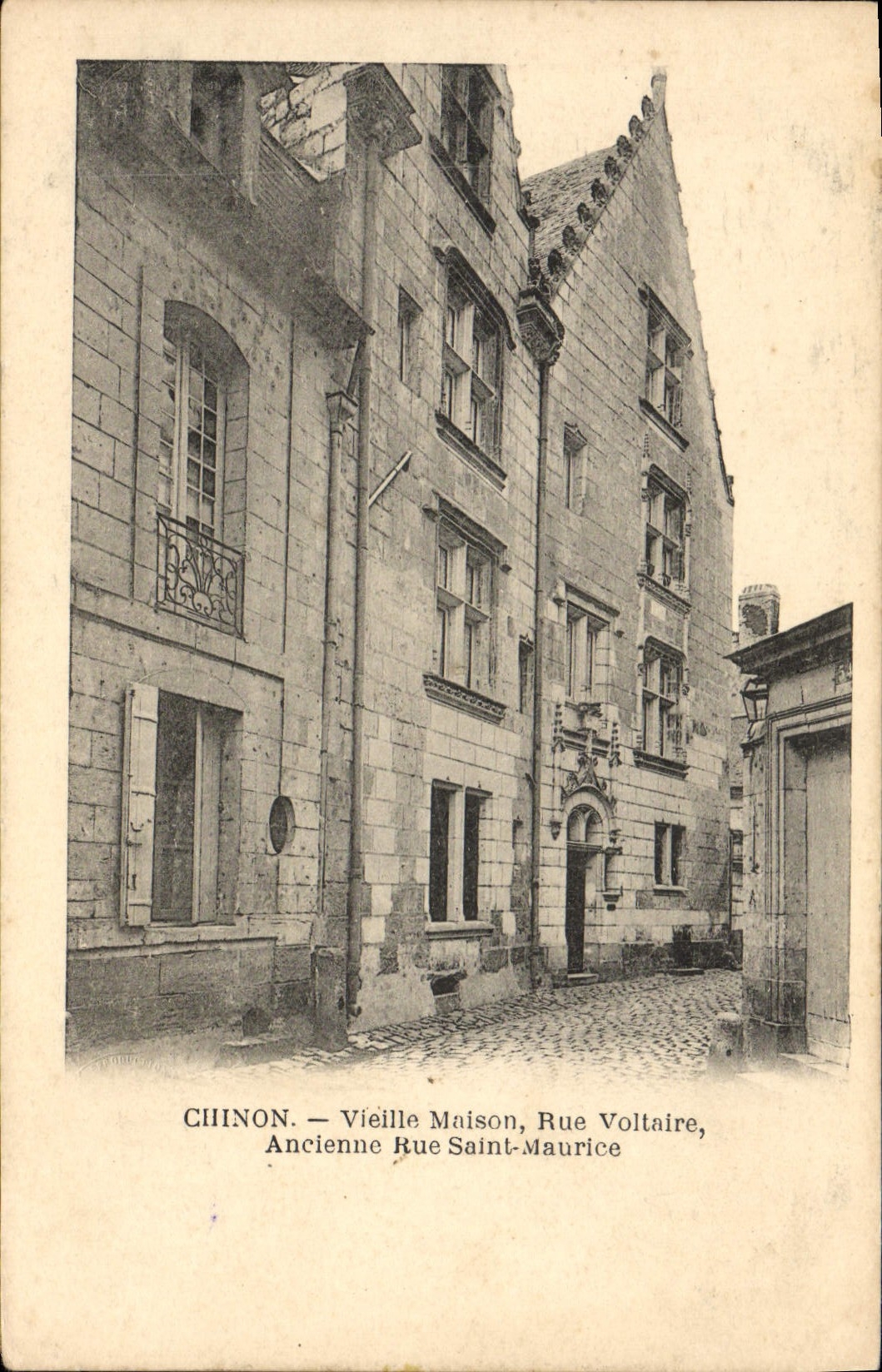 CPA Chinon Vieille Maison Rue Voltaire Ancienne Rue Saint Maurice
