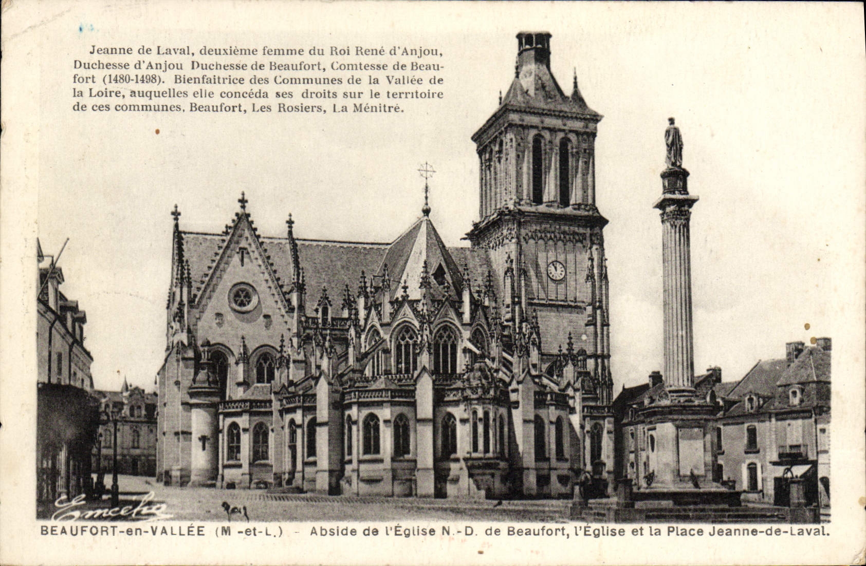 CPA Beaufort En Vallee Abside de L'Eglise ND de Beaufort l'eglise et la place Jeanne de Laval 
