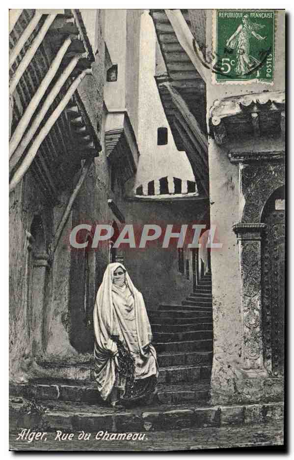 Alger, Rue du Chameau — vue d'une femme voilée dans une ruelle — éditeur non identifié, n° de série non visible