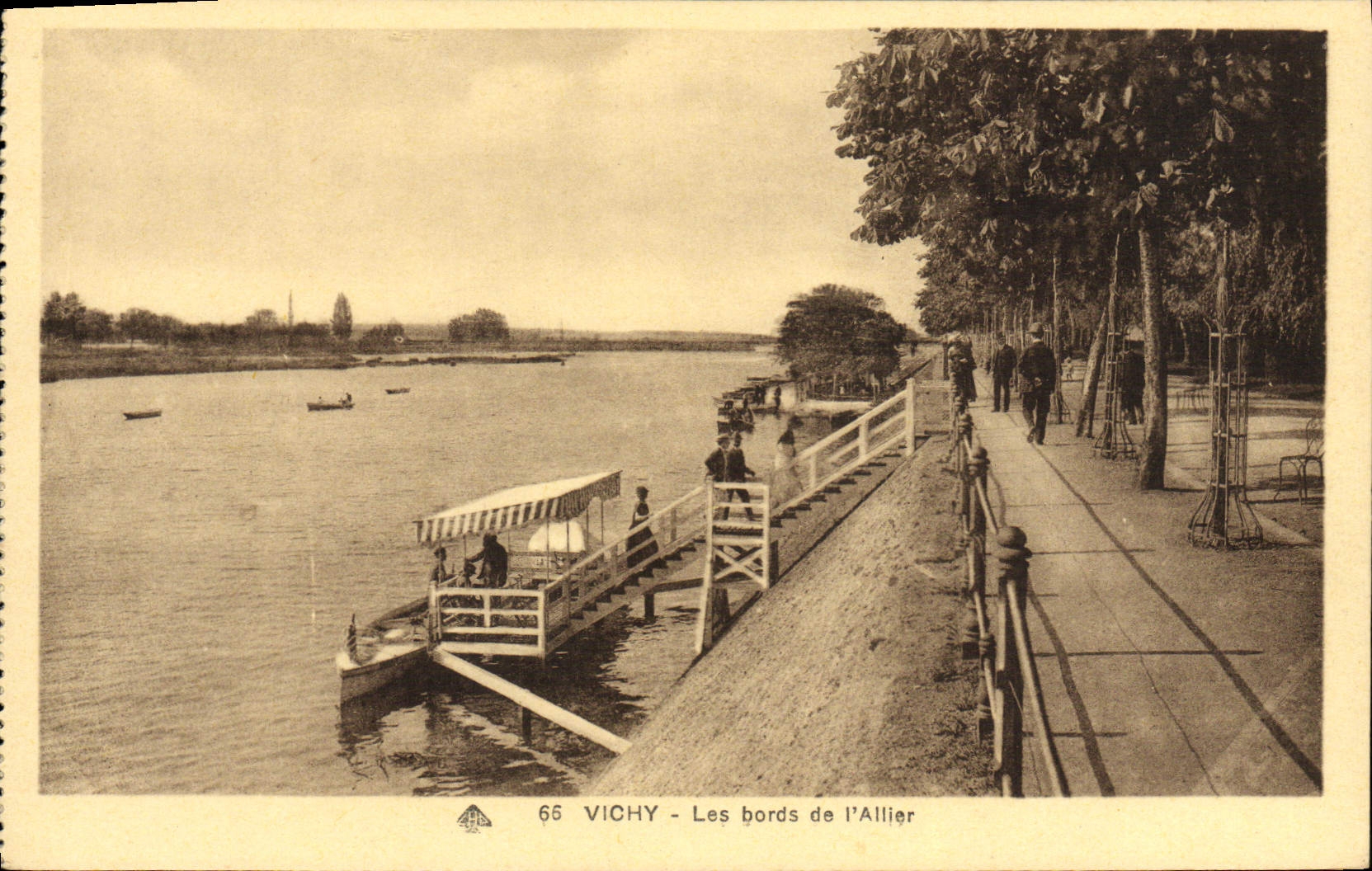 CPA Vichy Les Bords de L'Allier