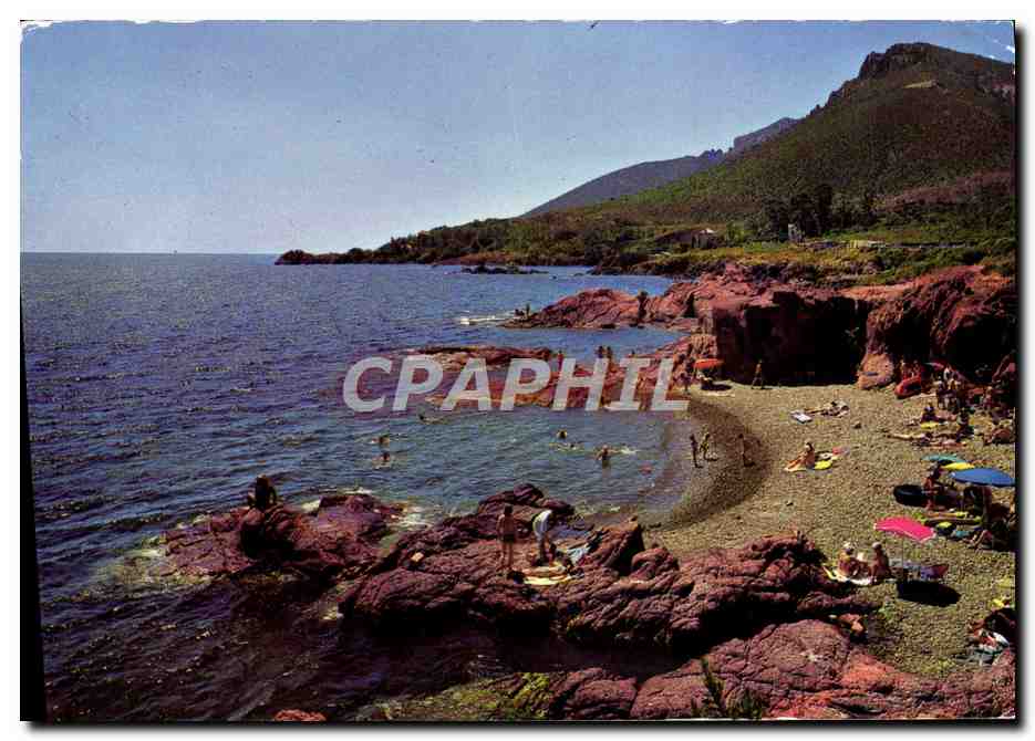 CPM La Corniche D'or entre le Travas et Saint Raphael Calanque aux rochers rouges et sa plage