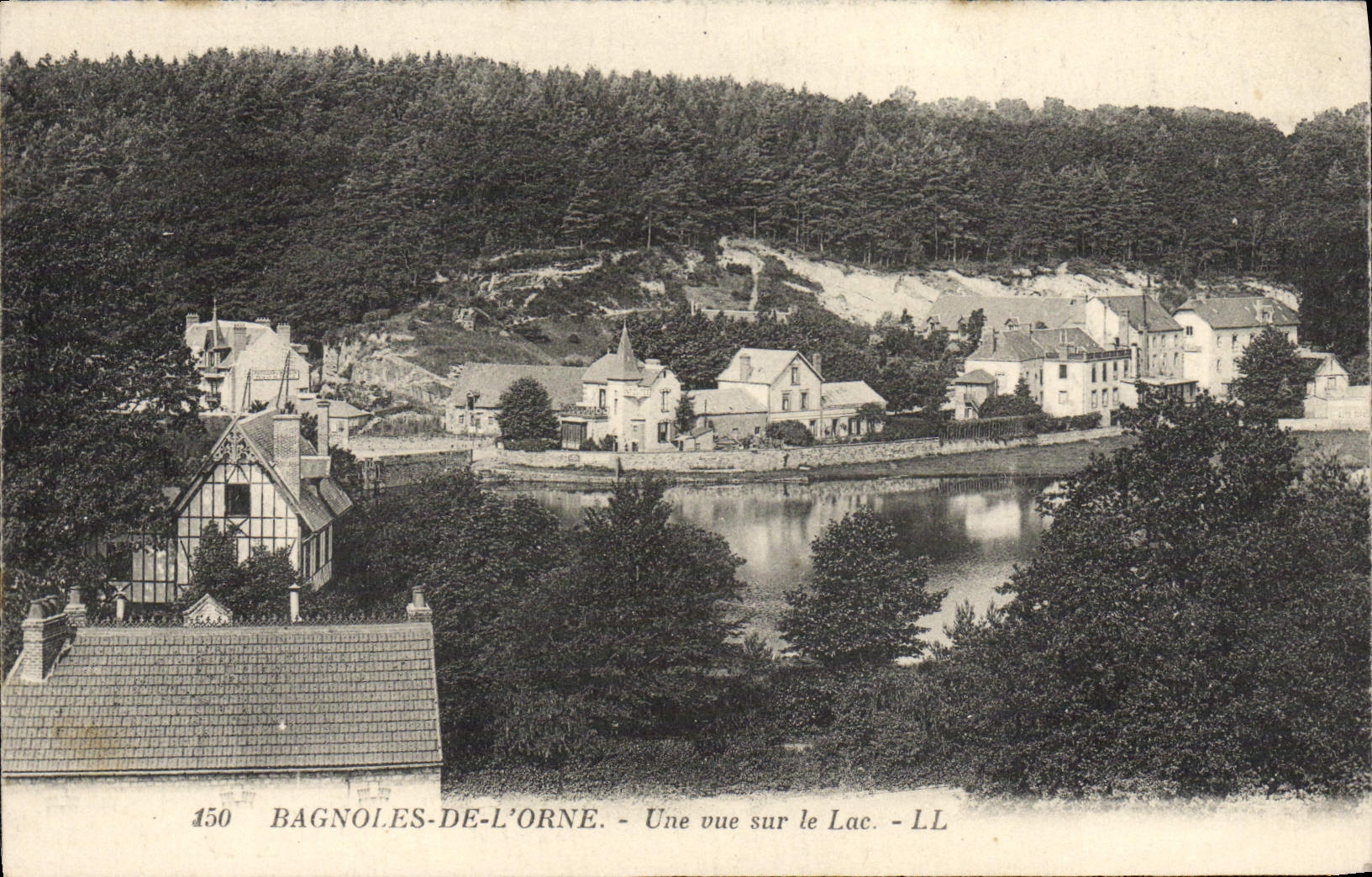 CPA Bagnoles De L'Orne Une Vue Sur le Lac