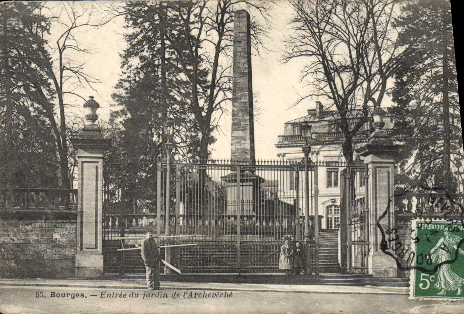 CPA Bourges Entree du Jardin de L'Archeveche