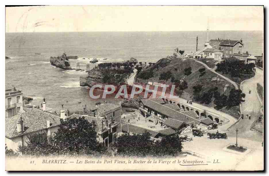 CPA Biarritz Les Bains du Port Vieux le Rocher de la Vierge et le semaphore 